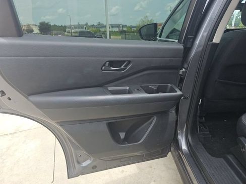 Used 2025 Nissan Pathfinder SV FWD image 14