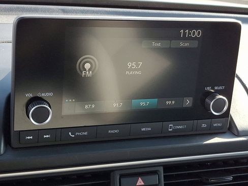 Certified 2023 Honda Pilot LX image 16