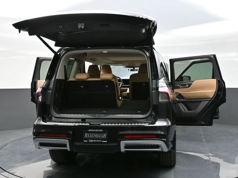 Used 2025 INFINITI QX80 Luxe image 29