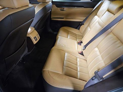 Used 2016 Lexus ES 350 w/ Luxury Package w/Wood Trim FWD image 17