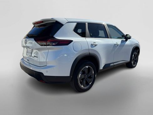 Used 2024 Nissan Rogue SV image 5