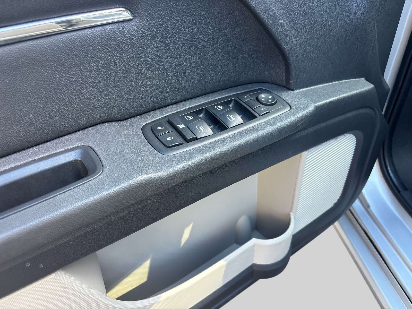 Used 2009 Dodge Journey R/T w/ Rear Seat Video Group FWD image 11