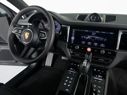 New 2026 Porsche Macan image 30