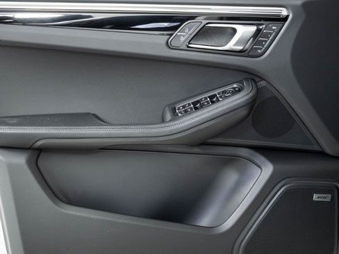 New 2026 Porsche Macan AWD/4WD image 6