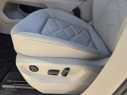 New 2026 Volkswagen Atlas SE image 19