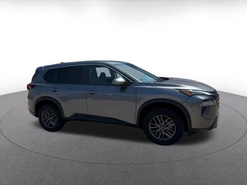 Used 2026 Nissan Rogue SV FWD image 2
