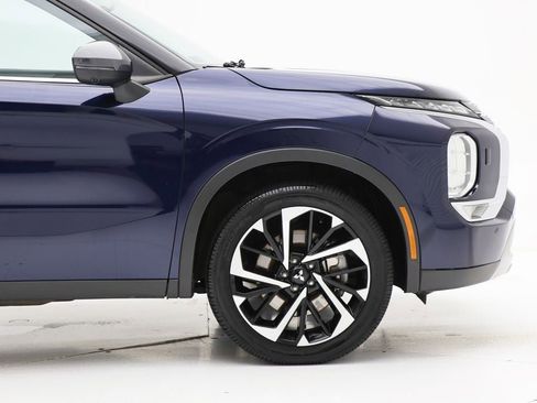 Used 2022 Mitsubishi Outlander SE image 4