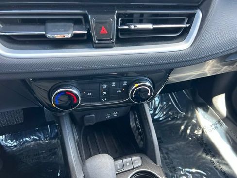 Used 2025 Chevrolet TrailBlazer LT AWD/4WD image 25