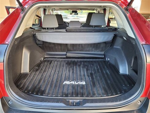 Used 2020 Toyota RAV4 XLE image 33