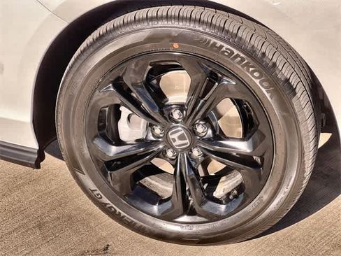 Certified 2025 Honda Accord SE image 9