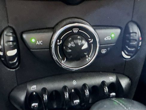 Used 2013 MINI Cooper Clubman FWD image 17