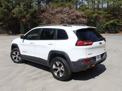 Used 2018 Jeep Cherokee Trailhawk image 3