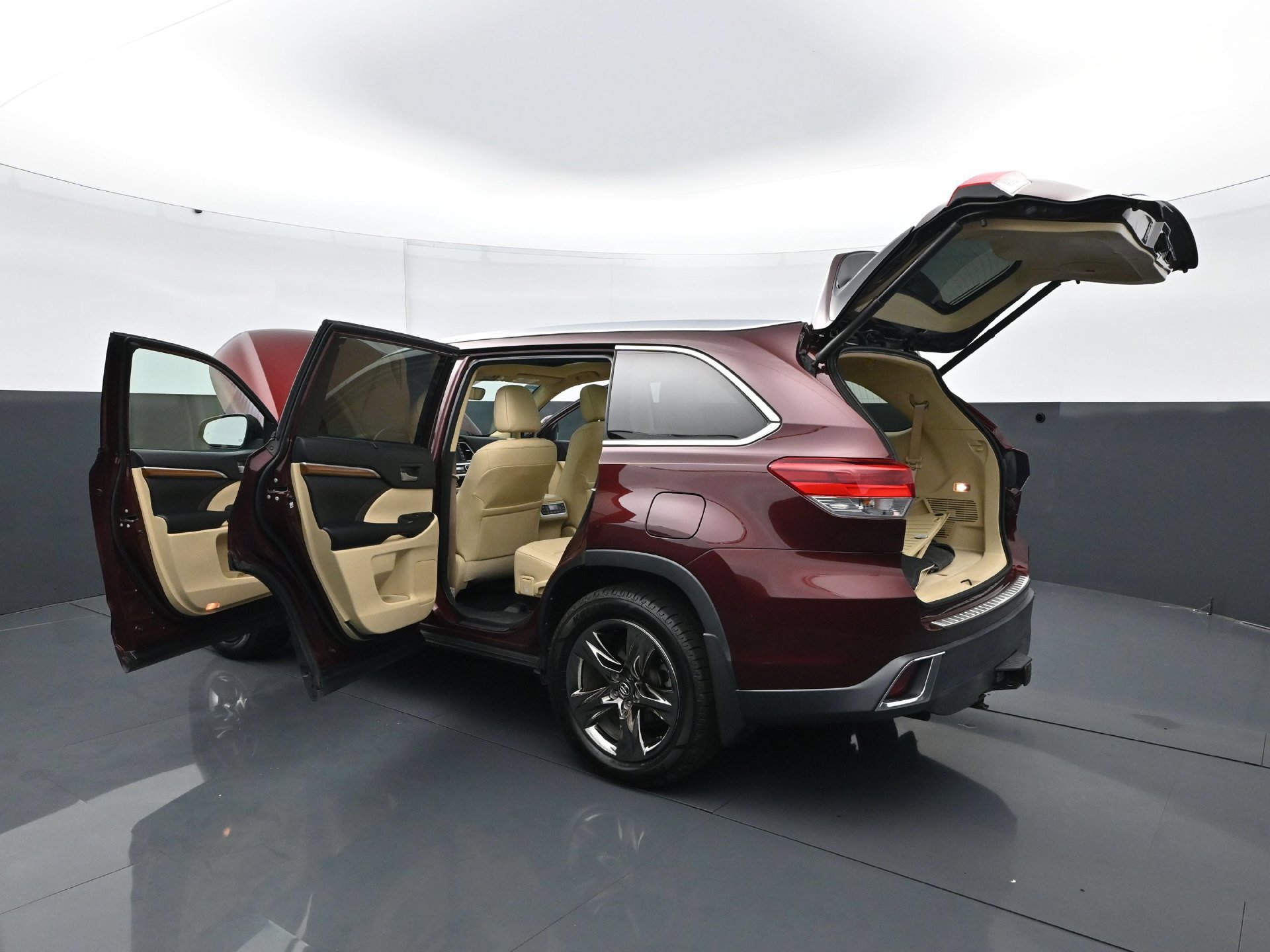 Used 2018 Toyota Highlander Limited Platinum w/ Carpet Mat Package (TMS) AWD/4WD image 29