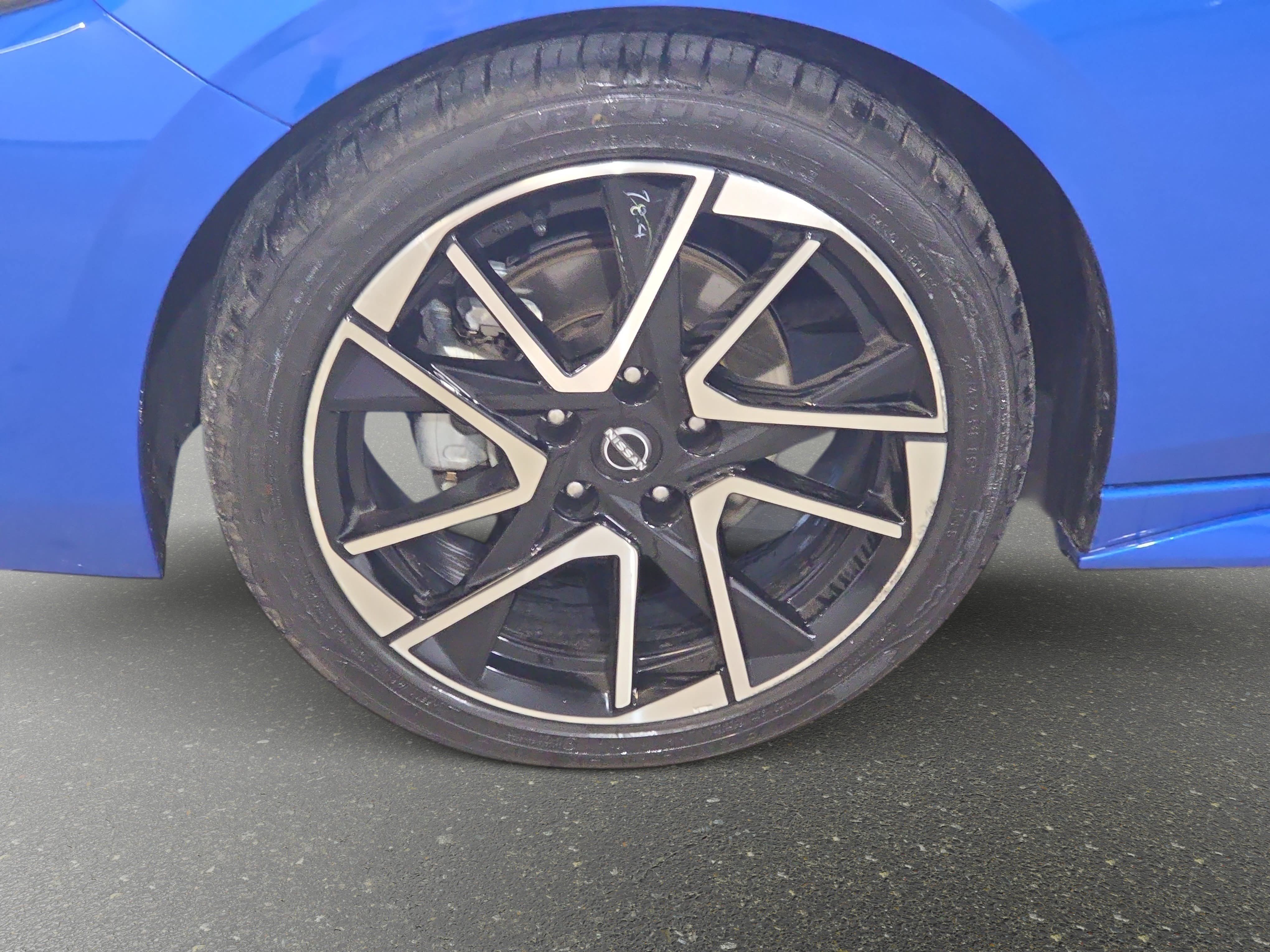 Used 2025 Nissan Sentra SR FWD image 30
