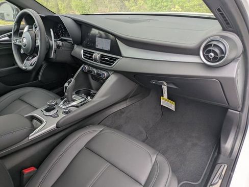 New 2025 Alfa Romeo Giulia AWD image 19