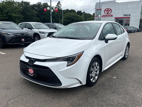 Used 2024 Toyota Corolla LE FWD image 3