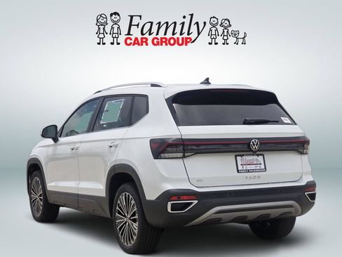 New 2026 Volkswagen Taos SE FWD image 3