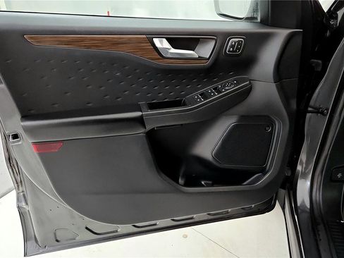 Used 2020 Ford Escape Titanium image 24