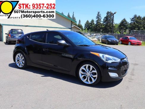 Used 2013 Hyundai Veloster w/ Style Pkg FWD image 11