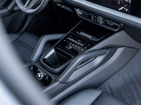 New 2026 Porsche Cayenne image 33