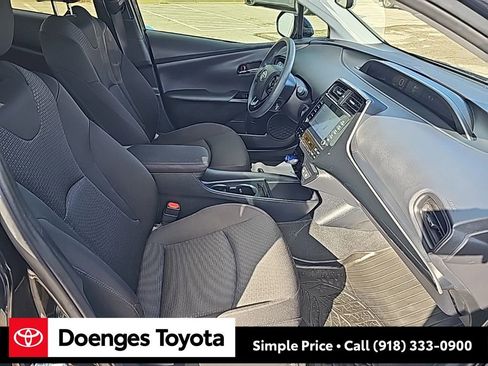 Used 2020 Toyota Prius LE image 20