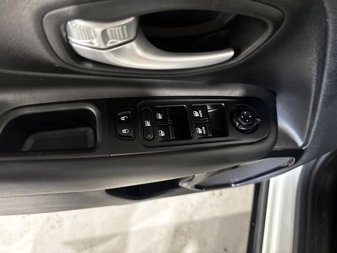 Used 2023 Jeep Renegade Altitude AWD/4WD image 19