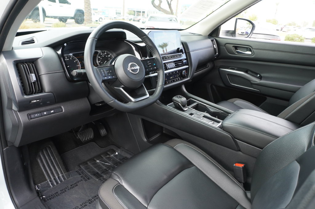 Certified 2024 Nissan Pathfinder SL FWD image 17