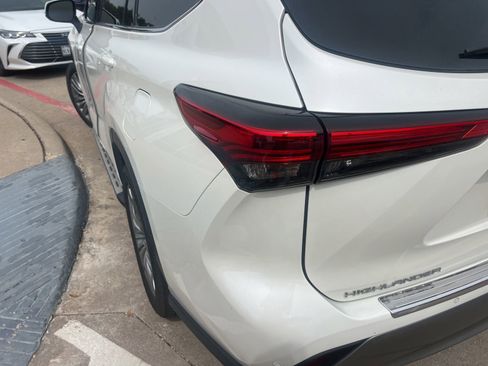 Used 2021 Toyota Highlander Platinum FWD image 7