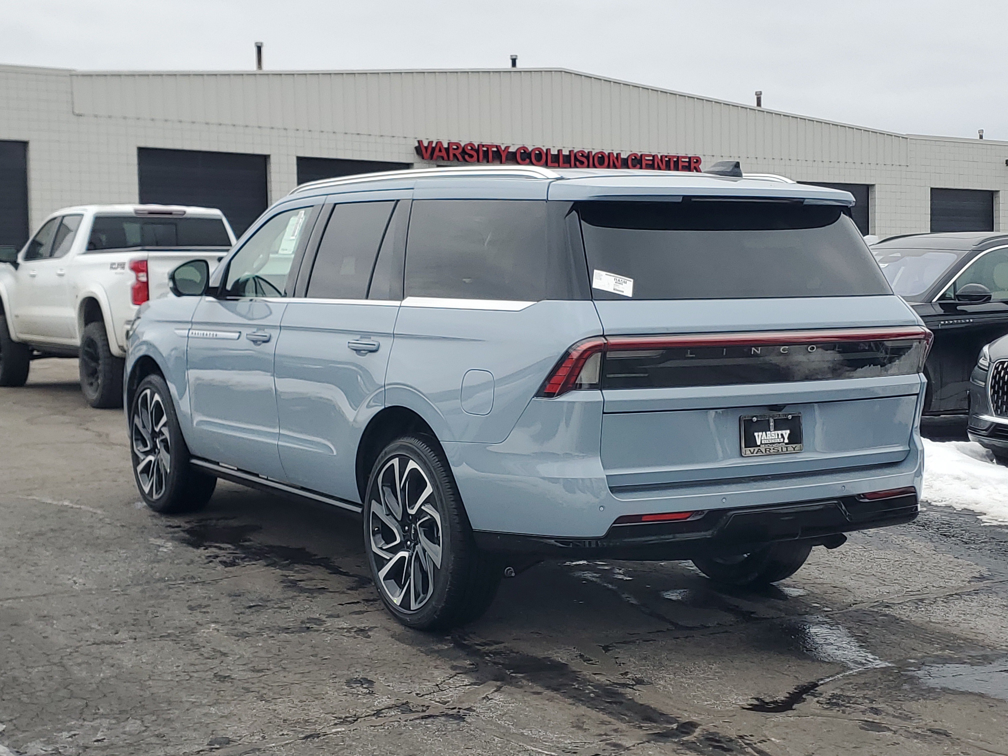 New 2026 Lincoln Navigator Reserve AWD/4WD image 3