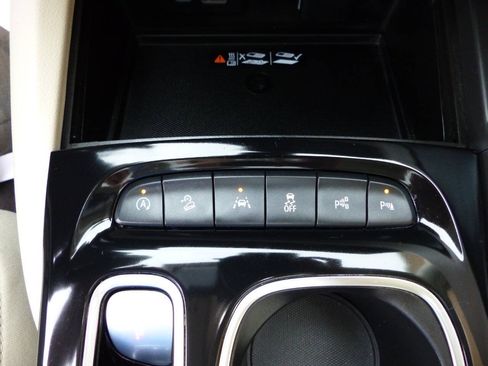 Used 2023 Buick Envision Avenir AWD/4WD image 47