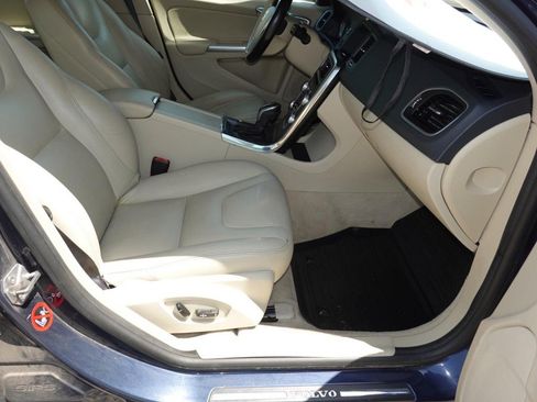 Used 2015 Volvo V60 T5 Premier w/ Convenience Package FWD image 23