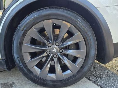 Used 2018 Tesla Model X 75D image 30