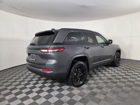 New 2026 Jeep Grand Cherokee Altitude RWD image 5