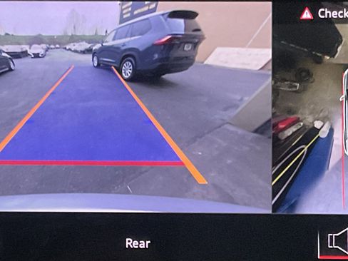 Used 2022 Audi Q8 Premium w/ Convenience Package image 18