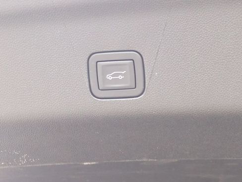 Used 2025 Chevrolet Suburban Z71 AWD/4WD image 15