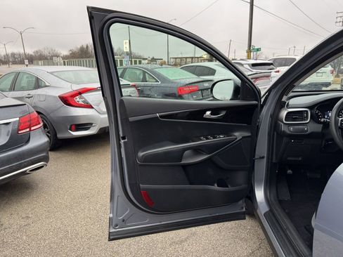 Used 2020 Kia Sorento LX image 13
