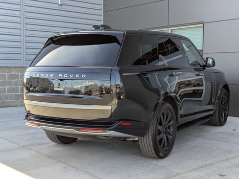 Used 2025 Land Rover Range Rover SE AWD/4WD image 6
