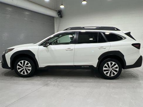 Used 2024 Subaru Outback Premium image 5