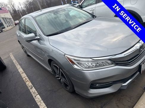 Used 2017 Honda Accord Touring image 1