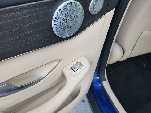 Used 2020 Mercedes-Benz GLC 300 4MATIC w/ Multimedia Package image 12