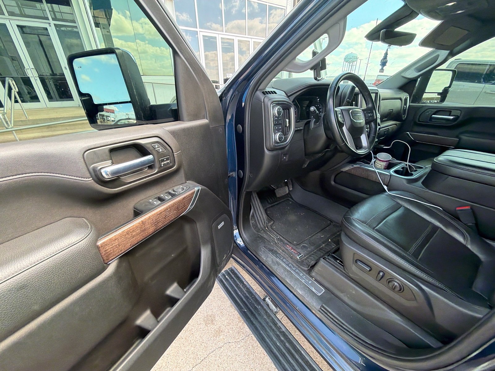 Used 2023 GMC Sierra 3500 Denali w/ Denali Ultimate Package AWD/4WD image 12