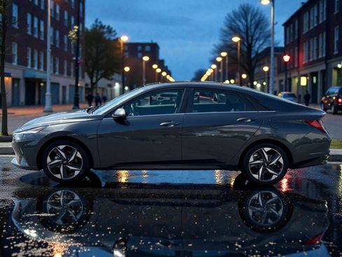 Used 2021 Hyundai Elantra SEL w/ Convenience + Premium Package image 5