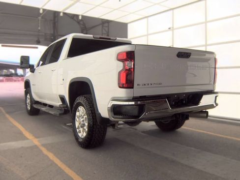 Used 2024 Chevrolet Silverado 2500 LT AWD/4WD image 3