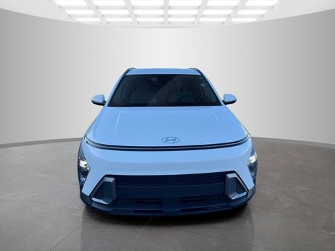 Used 2025 Hyundai Kona SEL image 2