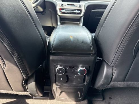 Used 2022 Ford Explorer XLT w/ Equipment Group 202A AWD/4WD image 26