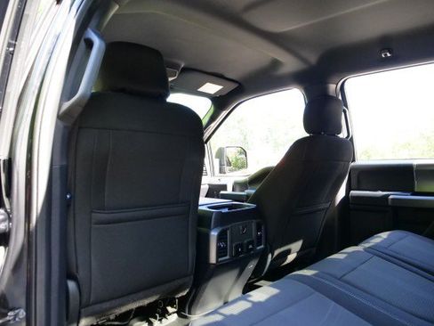 Used 2017 Ford F150 XLT w/ Equipment Group 302A Luxury AWD/4WD image 29