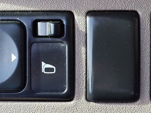 Used 2018 Nissan Frontier SV image 40