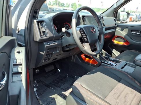 Used 2025 Nissan Frontier PRO-4X AWD/4WD image 10