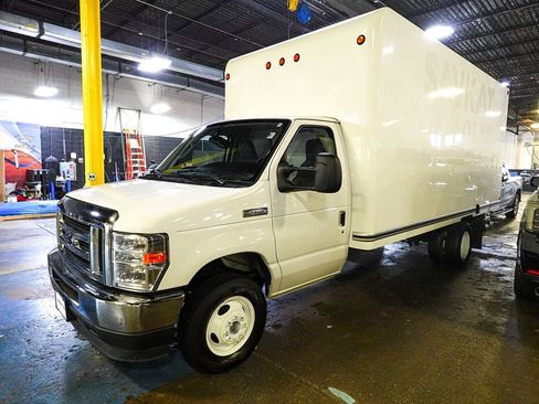Used 2022 Ford E-450 and Econoline 450 Super Duty w/ Power Windows & Locks Group image 3