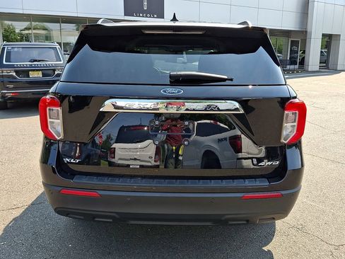 Used 2023 Ford Explorer XLT AWD/4WD image 8